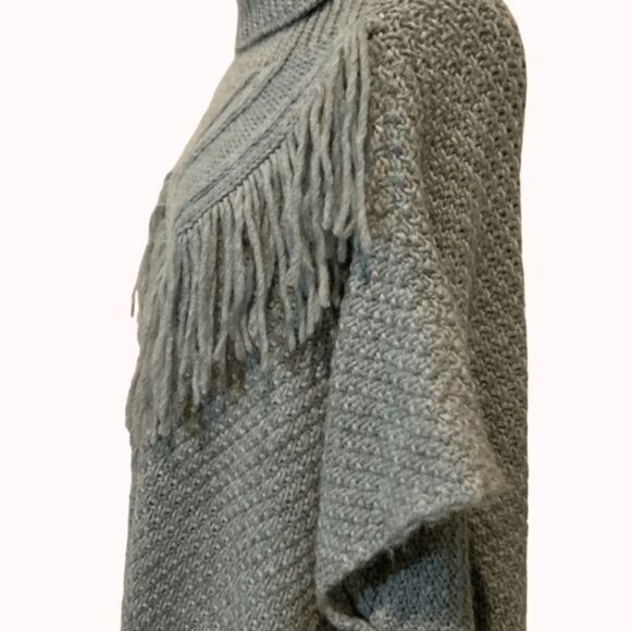 NWT New Coco + Carmen Gray knit fringe sweater poncho O/S - Picture 4 of 14